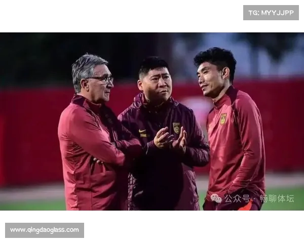 郑智：从绿茵场上的指挥官到足球文化的传承者，见证中国足球的变迁与未来